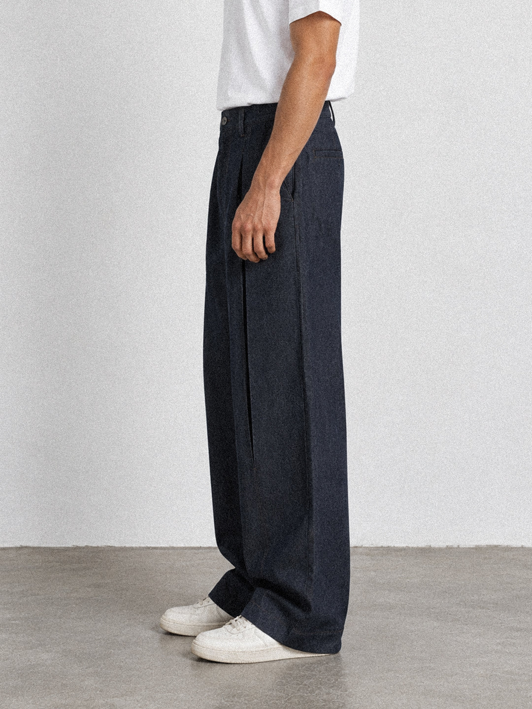 Men's Wide Leg Pleated Jeans