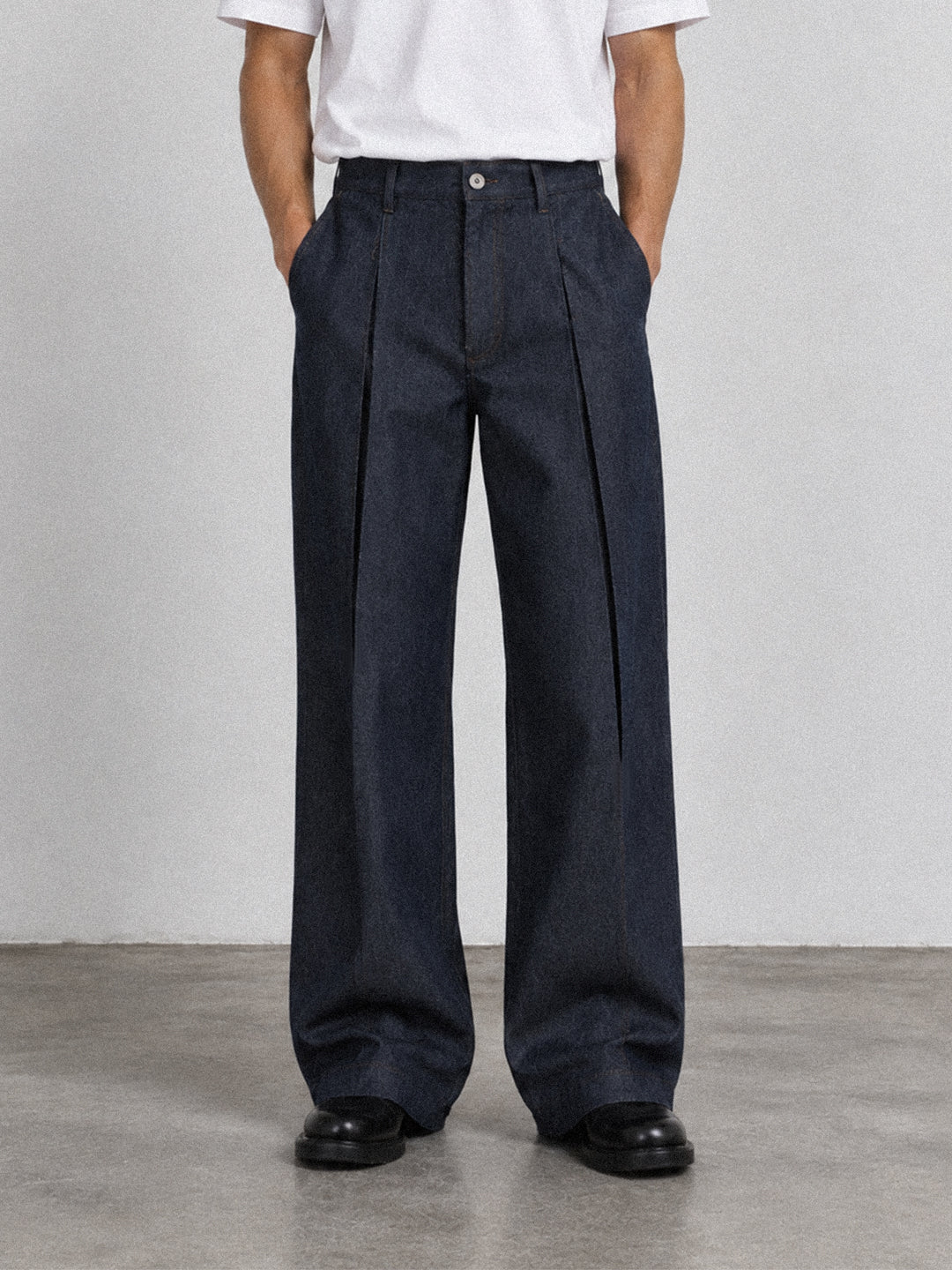 Men's Wide Leg Pleated Jeans