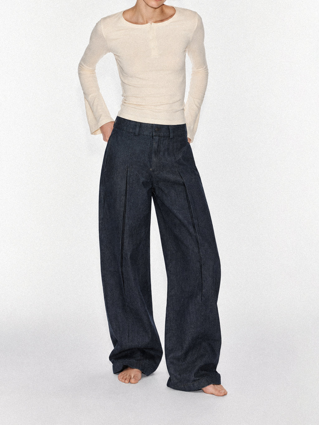Women's Pleated Jeans
