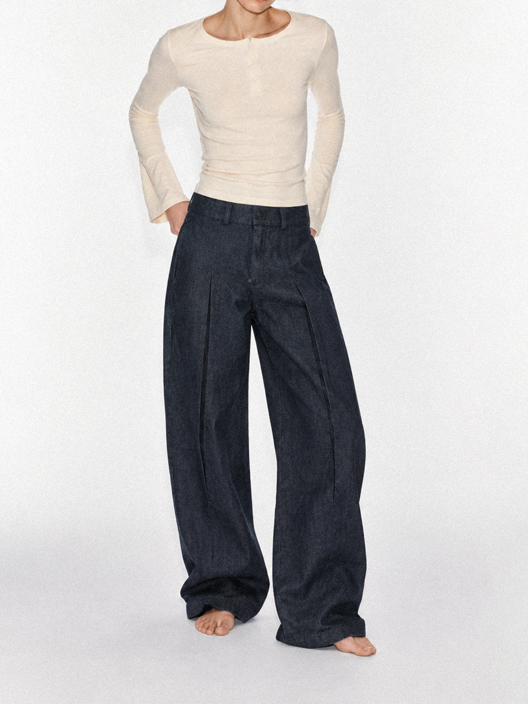 Women's Pleated Jeans